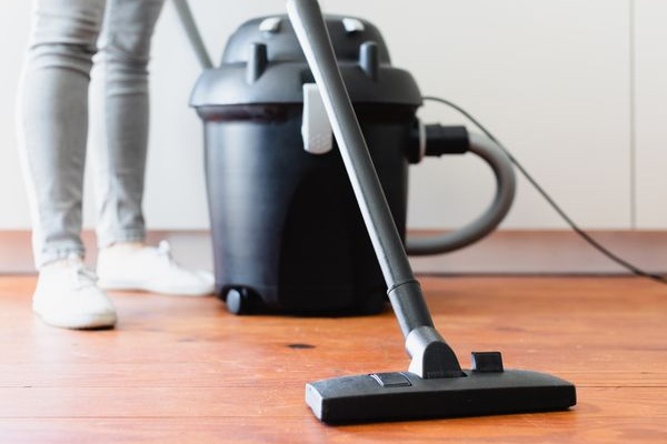 Using the Vacuum Over the Cord